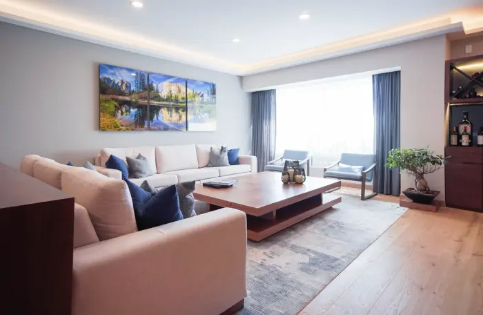 Departamento renovado en Santa Fe, con madera y mármol